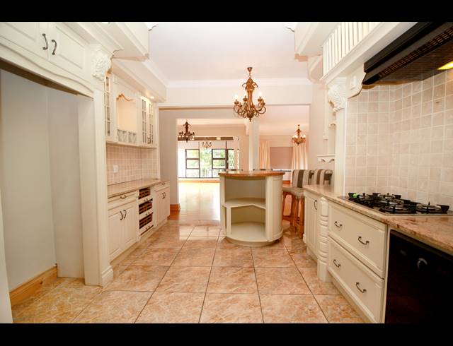 4 BEDROOM HOUSE FOR SALE IN HARTENBOS CENTRAL
